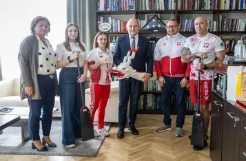 Spotkanie marszałka z zawodnikami Stowarzyszenia Sportów Wodnych Dragon Chełmno, fot. Szymon Zdziebło/tarantoga.pl dla UMWKP