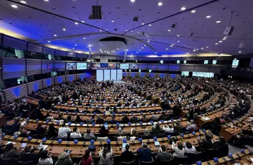 Marszałek Piotr Całbecki podczas sesji plenarnej Komitetu Regionów, fot. Mieszko Matusiak/UMWKP