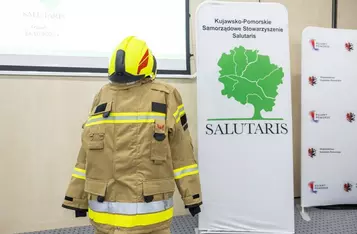 Przekazanie sprzętu dla OSP od Stowarzyszenia Salutaris, fot. Szymon Zdziebło/tarantoga.pl dla UMWKP