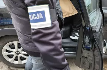 Policjanci ze Świecia zatrzymali oszusta, który wyłudził od starszego mężczyzny 100 tys. zł/ Fot. KPP Świecie