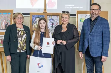 Wręczenie nagród w konkursie plastycznym „Zdrowie psychiczne – wyraź je artystycznie”, fot. Szymon Zdziebło/tarantoga.pl dla UMWKP