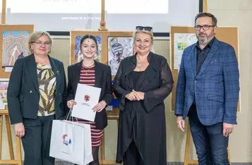 Wręczenie nagród w konkursie plastycznym „Zdrowie psychiczne – wyraź je artystycznie”, fot. Szymon Zdziebło/tarantoga.pl dla UMWKP