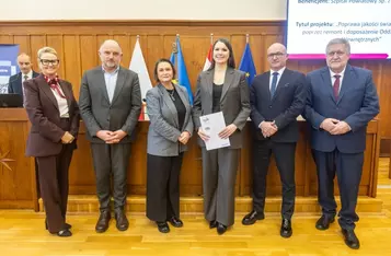 Wręczenie umów pożyczek pomocowych KPFR, fot. Szymon Zdziebło/tarantoga.pl dla UMWKP