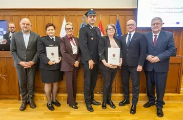 Uroczystość wręczenia umów FEdKP / fot. Szymon Zdziebło/tarantoga.pl dla UMWKP
