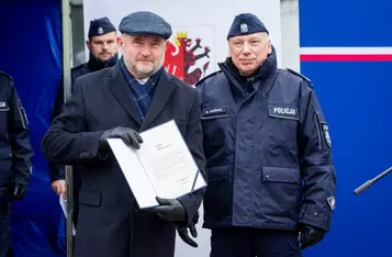 Uroczyste przekazanie sprzętu policji, fot. Tomasz Czachorowski/eventphoto.com.pl dla UMWKP
