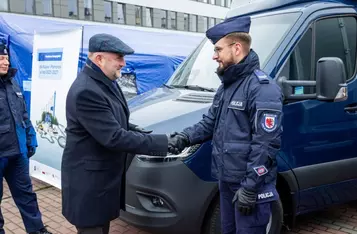 Uroczyste przekazanie sprzętu policji, fot. Tomasz Czachorowski/eventphoto.com.pl dla UMWKP