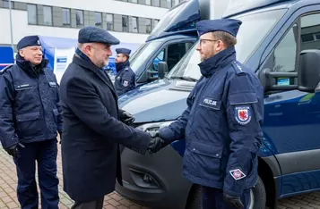 Uroczyste przekazanie sprzętu policji, fot. Tomasz Czachorowski/eventphoto.com.pl dla UMWKP