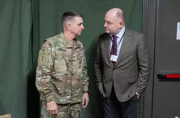 Marszałek Piotr Całbecki z wizytą w stacjonującej w Toruniu brygadzie artylerii, fot. Mikołaj Kuras dla UMWKP
