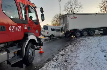 Pod Chełmnem bus zderzył się z ciężarówką/ Fot. KP PSP Chełmno