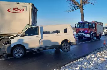 Pod Chełmnem bus zderzył się z ciężarówką/ Fot. KP PSP Chełmno