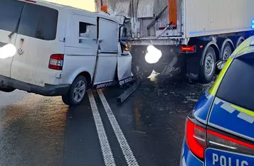 Pod Chełmnem bus zderzył się z ciężarówką/ Fot. OSP Unisław