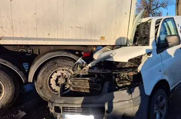 Pod Chełmnem bus zderzył się z ciężarówką/ Fot. OSP Unisław