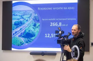 Konferencja dotycząca nowego rozkładu jazdy pociągów, fot. Szymon Zdziebło/tarantoga.pl dla UMWKP