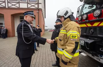 Przekazanie wozów ratowniczo-gaśniczych, fot. Mikołaj Kuras dla UMWKP