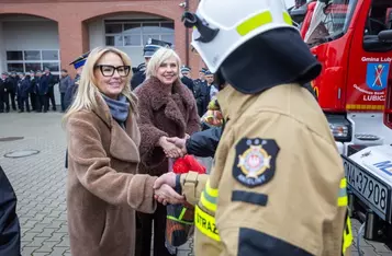 Przekazanie wozów ratowniczo-gaśniczych, fot. Mikołaj Kuras dla UMWKP