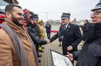 Przekazanie wozów ratowniczo-gaśniczych, fot. Mikołaj Kuras dla UMWKP