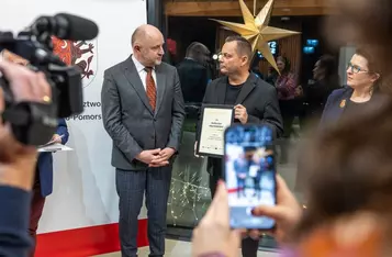Wręczenie nagród w konkursie dziennikarskim, fot. Szymon Zdziebło/tarantoga.pl dla UMWKP