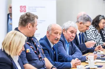 Podpisanie umowy przedwstępnej darowizny żaglowca, fot. Andrzej Goiński/UMWKP