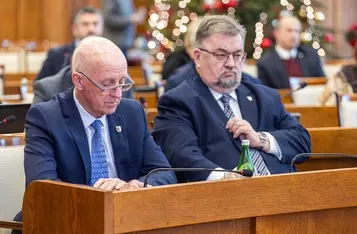 Sesja budżetowa sejmiku województwa, 19 grudnia 2025, fot. Szymon Zdziebło/tarantoga dla UMWKP