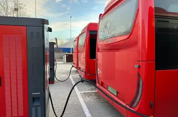 Odbiór nowoczesnych autobusów przez marszałka Piotra Całbeckiego we Włocławku, fot. Dawid Tłuchowski