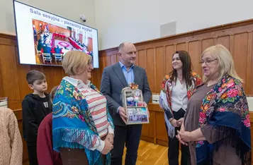Spotkanie marszałka Piotra Całbeckiego z dziećmi z klubu młodzieżowego z Węgierska, fot. Mikołaj Kuras dla UMWKP