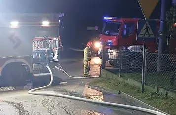 Pożar kurnika w Chełmnie/ Fot. KP PSP w Chełmnie