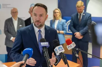 Podpisanie umowy w sprawie finansowania inwestycji, fot. Mikołaj Kuras dla UMWKP