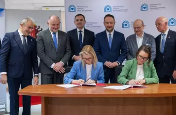 Podpisanie umowy w sprawie finansowania inwestycji, fot. Mikołaj Kuras dla UMWKP