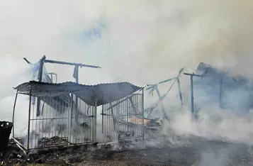 Pożar w zakładzie produkcyjnym pod Chełmnem/ Fot. OSP Bieńkówka