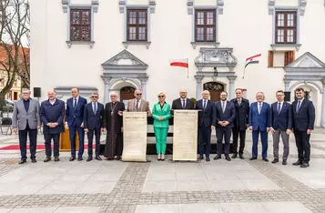 Podpisanie listu intencyjnego w sprawie obchodów rocznicy lokacji miejskiej Torunia i Chełmna, fot. Szymon Zdziebło/tarantoga dla UMWKP