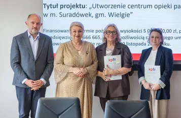 Wręczenie umów pożyczek pomocowych KPFR, fot. Mikołaj Kuras dla UMWKP