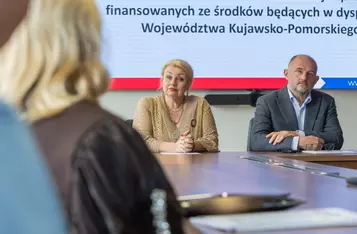 Wręczenie umów pożyczek pomocowych KPFR, fot. Mikołaj Kuras dla UMWKP