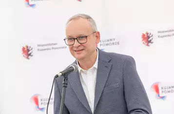 Wręczenie umów dotacyjnych na małą infrastrukturę sportową, fot. Mikołaj Kuras dla UMWKP