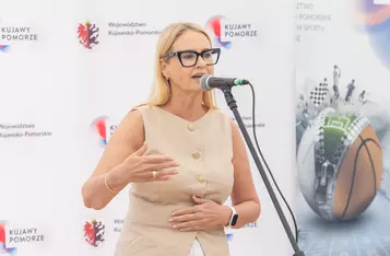 Wręczenie umów dotacyjnych na małą infrastrukturę sportową, fot. Mikołaj Kuras dla UMWKP