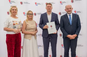 Wręczenie umów dotacyjnych na małą infrastrukturę sportową, fot. Mikołaj Kuras dla UMWKP