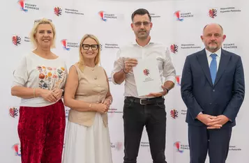 Wręczenie umów dotacyjnych na małą infrastrukturę sportową, fot. Mikołaj Kuras dla UMWKP