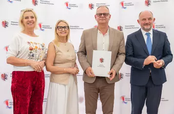 Wręczenie umów dotacyjnych na małą infrastrukturę sportową, fot. Mikołaj Kuras dla UMWKP