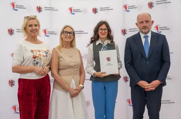 Wręczenie umów dotacyjnych na małą infrastrukturę sportową, fot. Mikołaj Kuras dla UMWKP