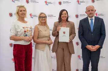Wręczenie umów dotacyjnych na małą infrastrukturę sportową, fot. Mikołaj Kuras dla UMWKP