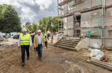 Marszałek Piotr Całbecki, dyrektor KPCD Marek Rubnikowicz i prezes Kujawsko-Pomorskich Inwestycji Regionalnych Jarosław Wierski w Nawrze, 23.07.26, fot. Szymon Zdziebło/tarantoga dla UMWKP