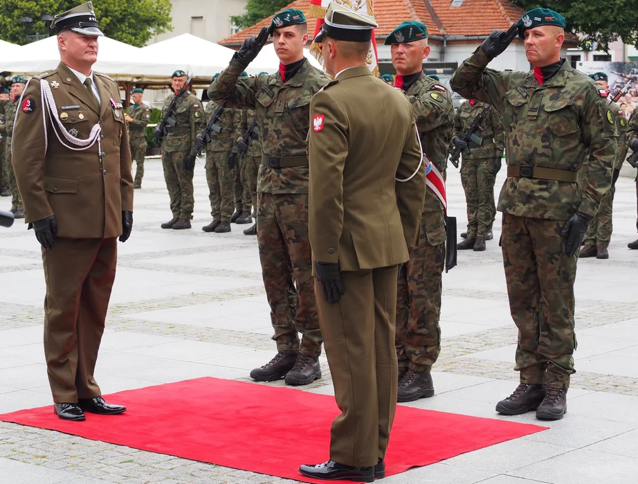 Uroczystości wojskowe na rynku w Chełmnie