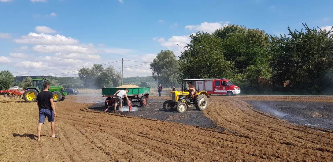 Pożar na polu pomogli ugasić mieszkańcy Bieńkówki/ Fot. OSP Bieńkówka