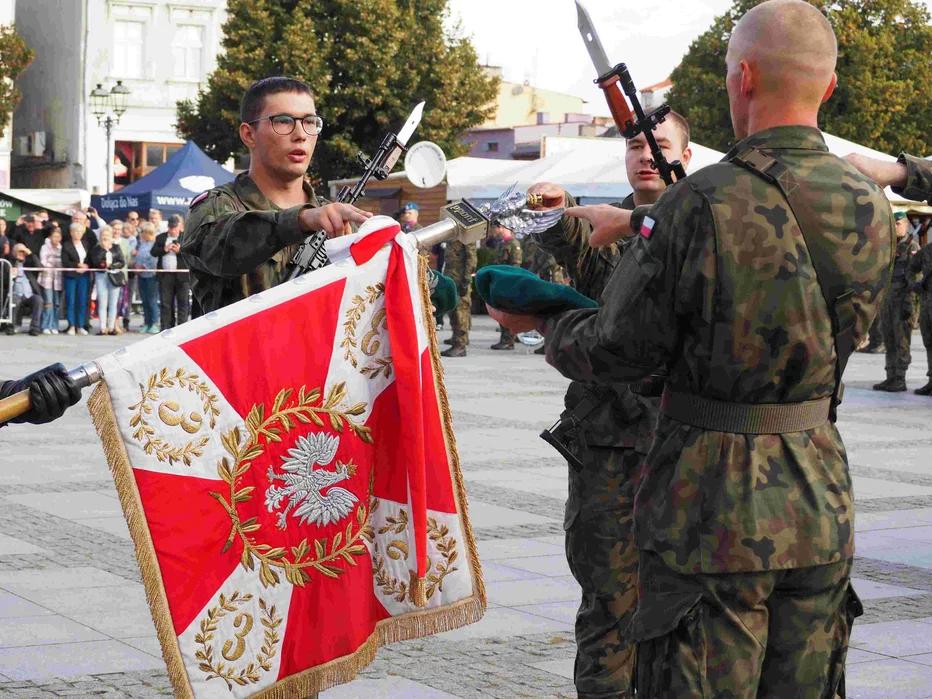 Przysięga wojskowa na rynku w Chełmnie/ Fot. AW