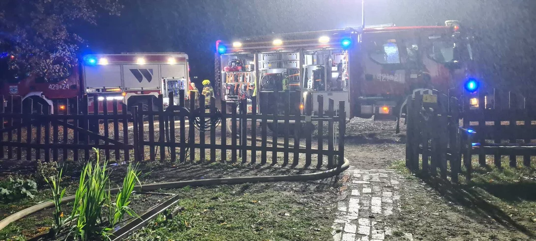 Pożar wybuchł nad ranem na poddaszu domu pod Chełmnem/ Fot. KP PSP Chełmno