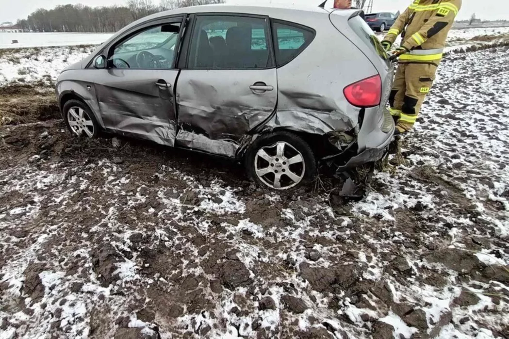 Dwa samochody osobowe zderzyły się w wigilię na 