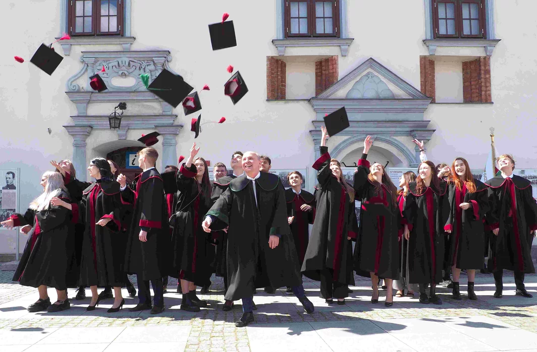 Doskonałe wyniki to rezultat wytrwałej pracy ubiegłorocznych maturzystów i nauczycieli z „katolika” w Chełmnie/ Fot. AW