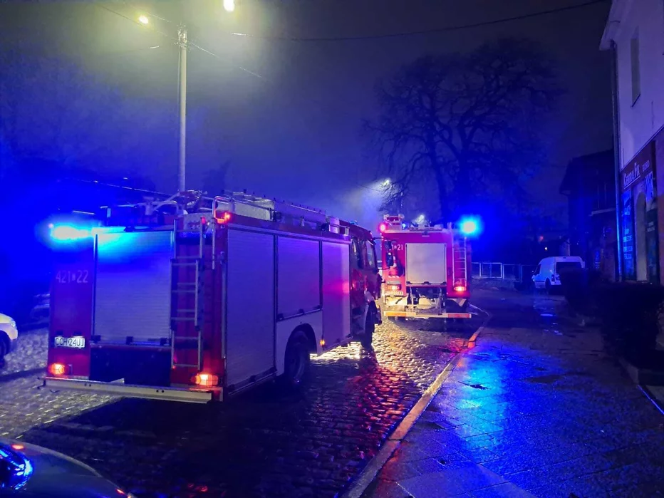 Dwie osoby, w tym dziecko, trafiły do szpitala. W mieszkaniu w Chełmnie nie było czujki/ Fot. KP PSP Chełmno
