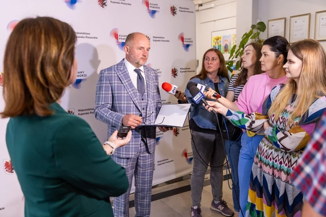 Briefing prasowy marszałka Piotra Całbeckiego, fot. Andrzej Goiński/UMWKP