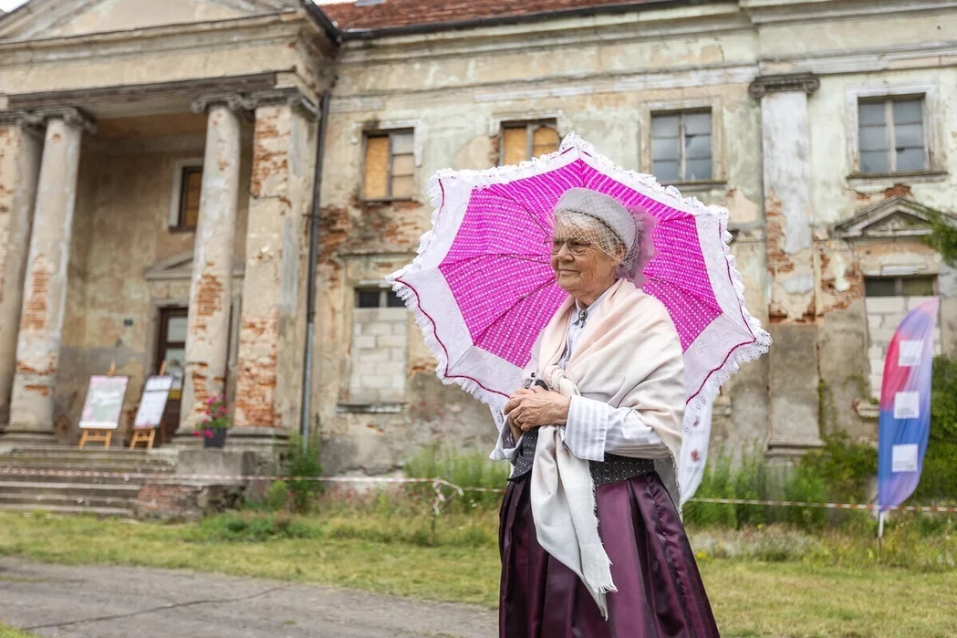 Piknik na rozpoczęcie wakacji w Nawrze, fot. Szymon Zdziebło, tarantoga.pl dla UMWKP