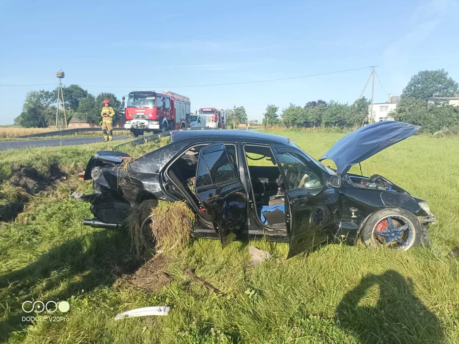 Kierowca lexusa dachował na DK55 pod Chełmnem/ Fot. KP PSP Chełmno